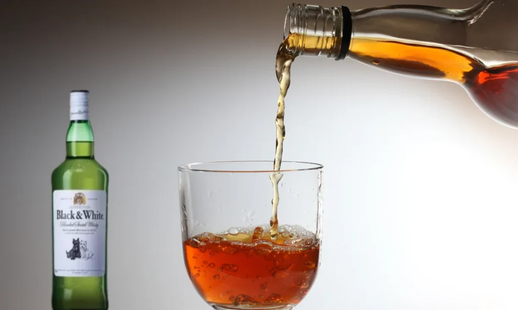 Black and White Whisky Price in India 2026